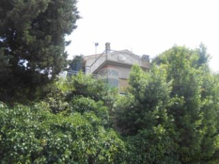 Istra, Pula, velika kuća sa 3 stana na vrlo poželjnoj...