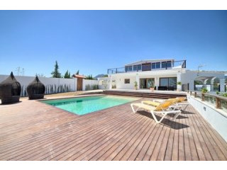 4 Bedrooms - Villa - Malaga - For Sale