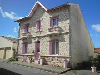 5 bedroom Village House For Sale: 17600..