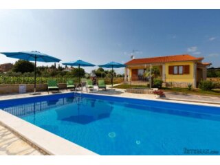 POREČ-KAŠTELIR,LABINCI- Kuća sa bazenom