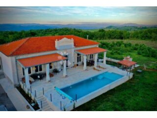 RASKOŠNA VILLA S POGLEDOM
