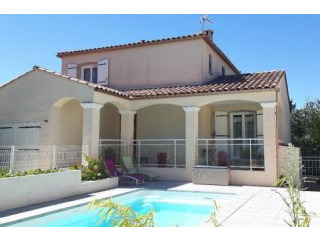 Villa with Swimming Pool