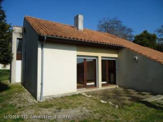 One level bungalow with garden