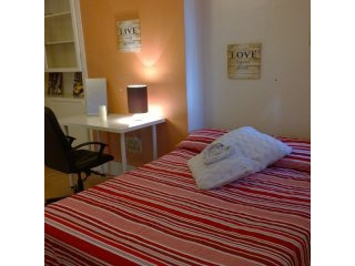 Doube Bedroom In Large House In..