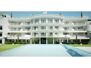 Ground floor with 3 bedrooms and garden..