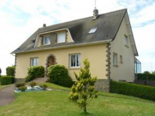 Large Traditional House, Nice Garden