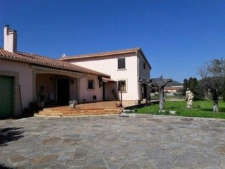 Villa With Garages on 1370m2 Plot