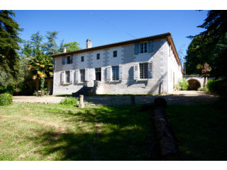 Stunning country Manor house in 11..