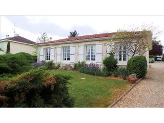 Attractive Bungalow With Large Garden..