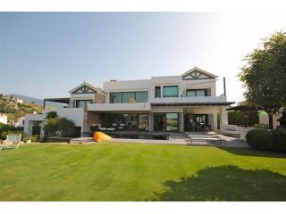 5 Bedrooms - Villa - Malaga - For Sale