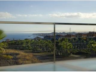 Villa for sale in Benalmadena Costa..