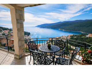 Rabac, prekrasna kuća sa očaravajućim pogledom na more i oto