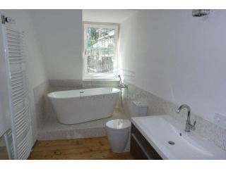 Grosse, helle 4 Zimmer Wohnung in..