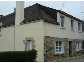 Hamlet Location, Traditional House