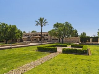 Impressive Country Home With Fantastic..
