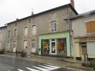 Prime Location Shop, 3 Bed Flatland..