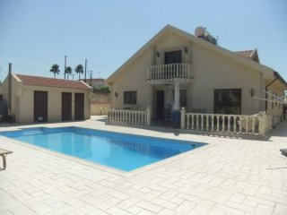 4 Bedroom House in Pyrgos Village