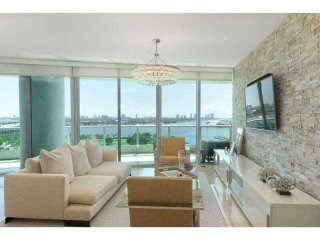 3 bedroom Flat For Sale: 900 Biscayne..