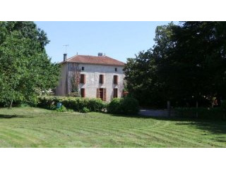 Large Spacious Stone House With Garden..