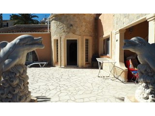 4 Bedrooms - Villa - Alicante - For Sale