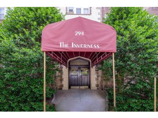 2 bedroom Commercial Property For Sale:..