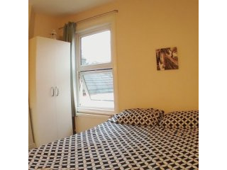 Large And Comfortable Double Bedroom In..
