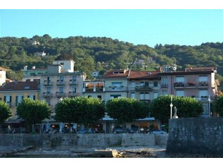 Block of Apartments For Sale: Stresa..