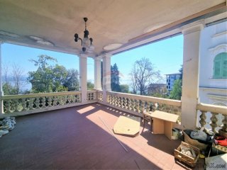 OPATIJA-STROGI CENTAR, stan 1. red do mora sa velikom teraso