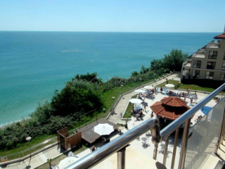 Beachfront apartment with 2 bedrooms..