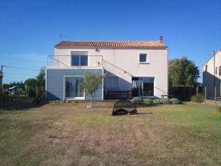 3 bedroom Villa For Sale: 17300..