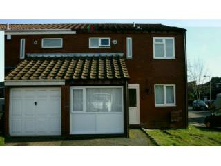 A Double Bedroom To Let In Hollinswood..