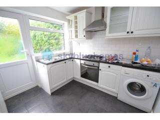 House - NEWLY REFURBISHED 3 bedroom..