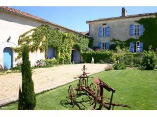 Riberac / Dordogne. Equestrian estate..
