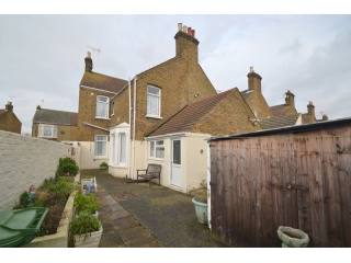 2 bedroom house in SHEERNESS