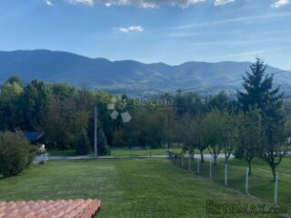 Renovirana kuća s panoramskim pogledom na Ivančicu