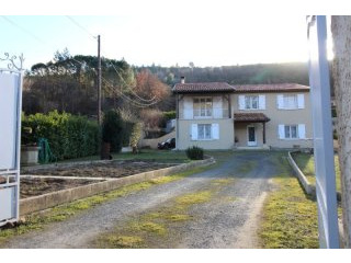 Renovated With Taste Villa With In..