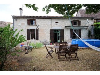 Pretty stone house with original..