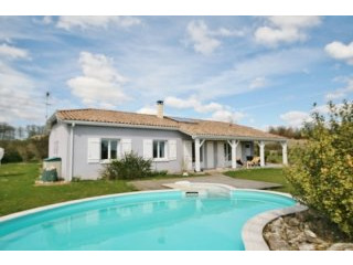 3 bedroom villa with heated swimming..