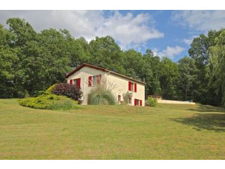 Charming 3-bed villa in rural, yet..