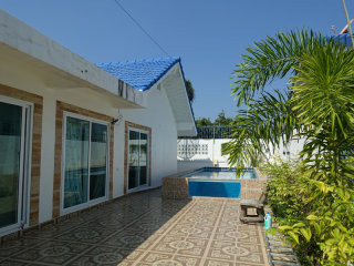 Investment property: 4 bedroom pool..