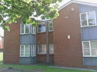 2 bedroom Flat to rent - Gerards Court..