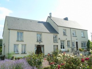 Stunning House and Guest Gite with Lake