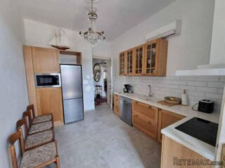 Kompletno renoviran stan u samom centru Pule – 93 m² s teras