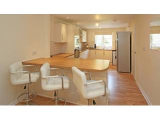 FULLY FURNISHED ROOM TO LET IN..
