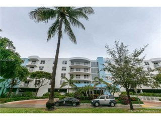 2 bedroom Flat For Sale: 1555 N..