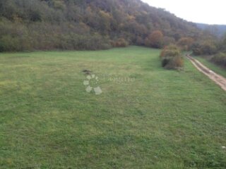 Predivno zemljište od 13.270m2 u blizini potoka