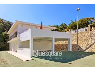 Modern villa with 4 spacious bedrooms