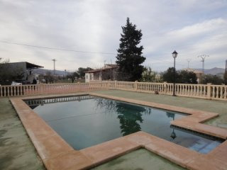 4 Bedrooms - Villa - Alicante - For Sale