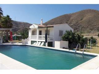 Villa - This cute country cottage has a..