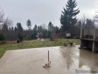 Kuća s 3.459 m² okućnice